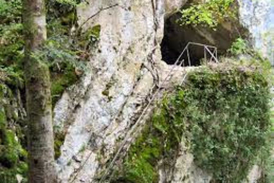 La Grotte des Faux-Monnayeurs: txanpon faltsutzaileen haitzuloa