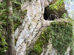 La Grotte des Faux-Monnayeurs: txanpon faltsutzaileen haitzuloa