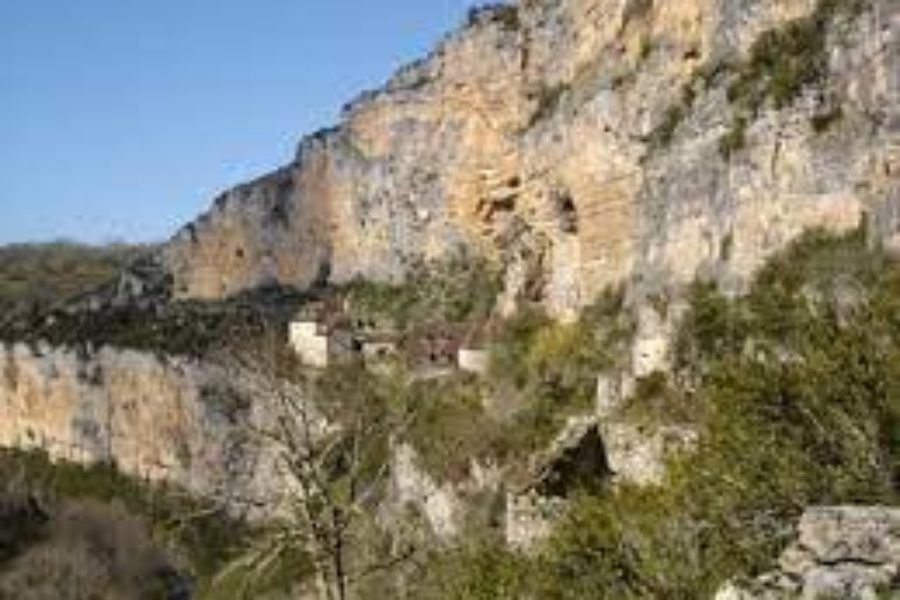 La grotte du Papetier: Célé ibaiaren arroko bobidoa